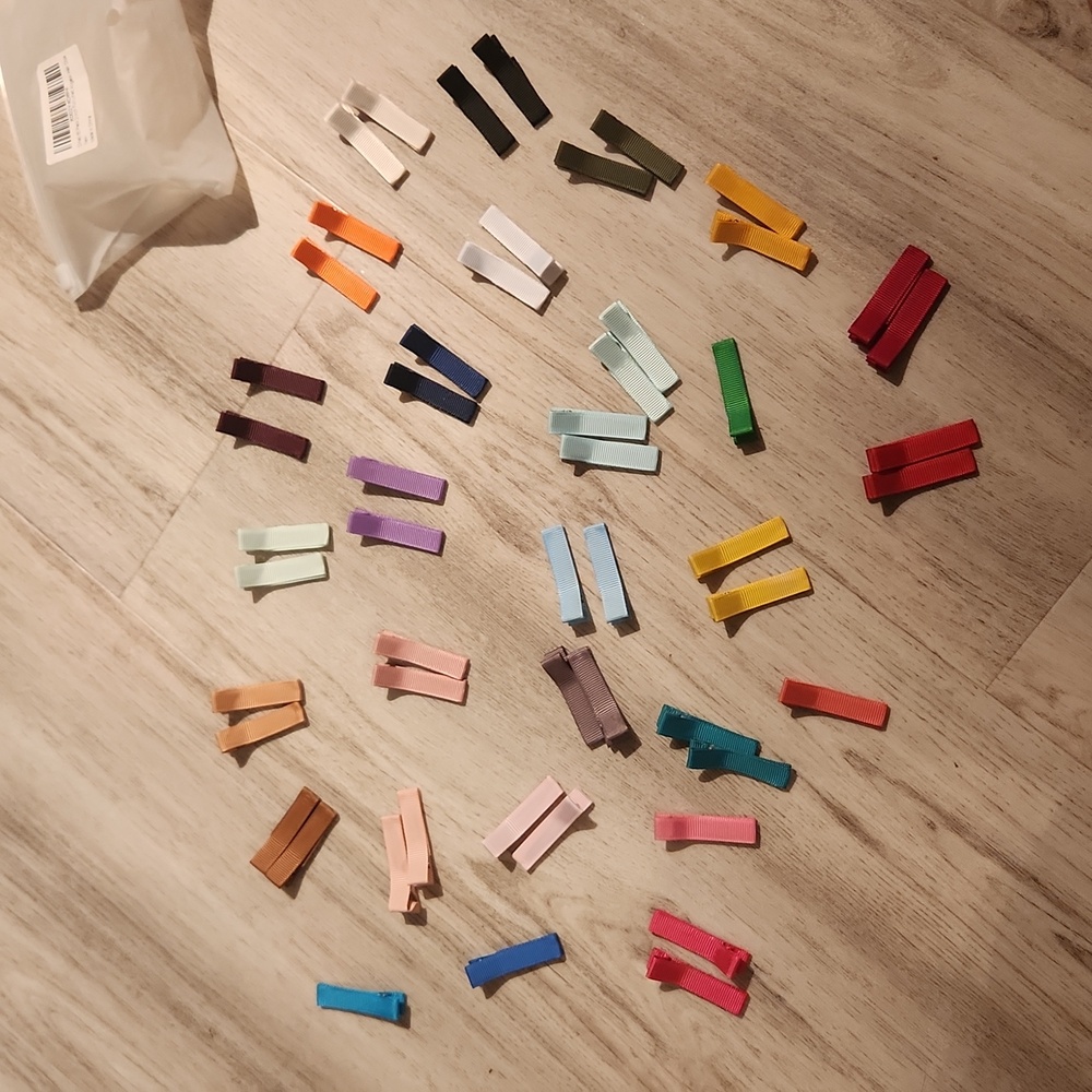 Bundle of Multicolor Alligator Hair Clips - Picture 3 of 3